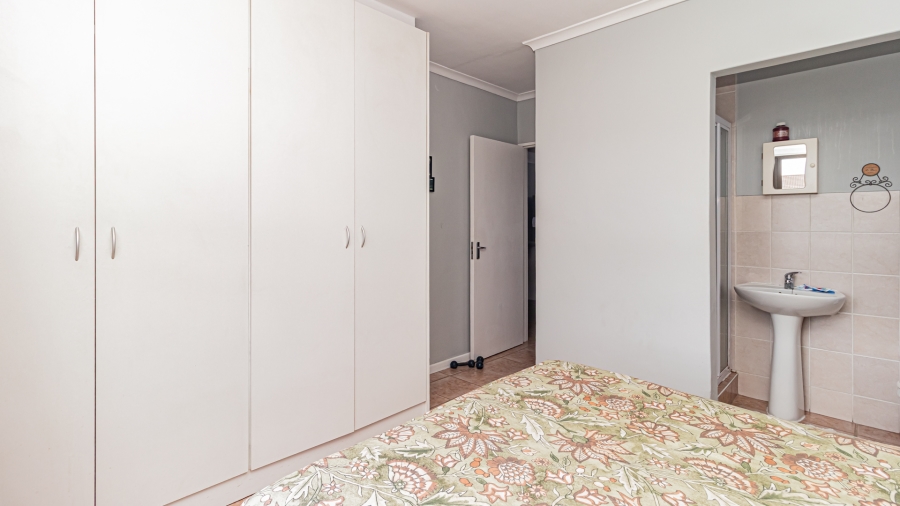 2 Bedroom Property for Sale in Vredekloof Western Cape